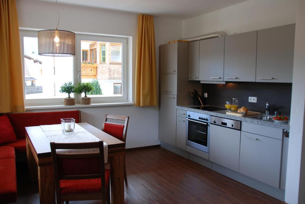 Apart Ideal Lermoos Habitación foto
